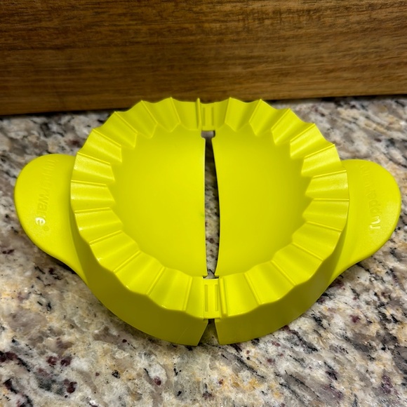 Tupperware Other - Tupperware Empanada Press